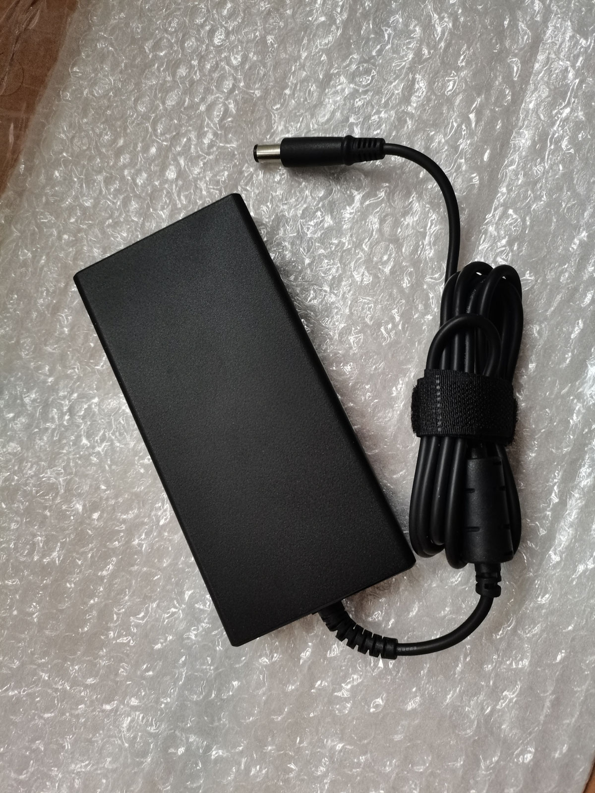 NEW Slim OEM Delta 19.5V 9.23A - Pc Gaming Msi incelemesi ve fiyatı